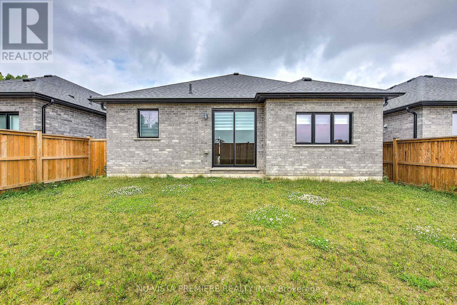 Photo 41 of 44 for 69 - 383 Daventry Way