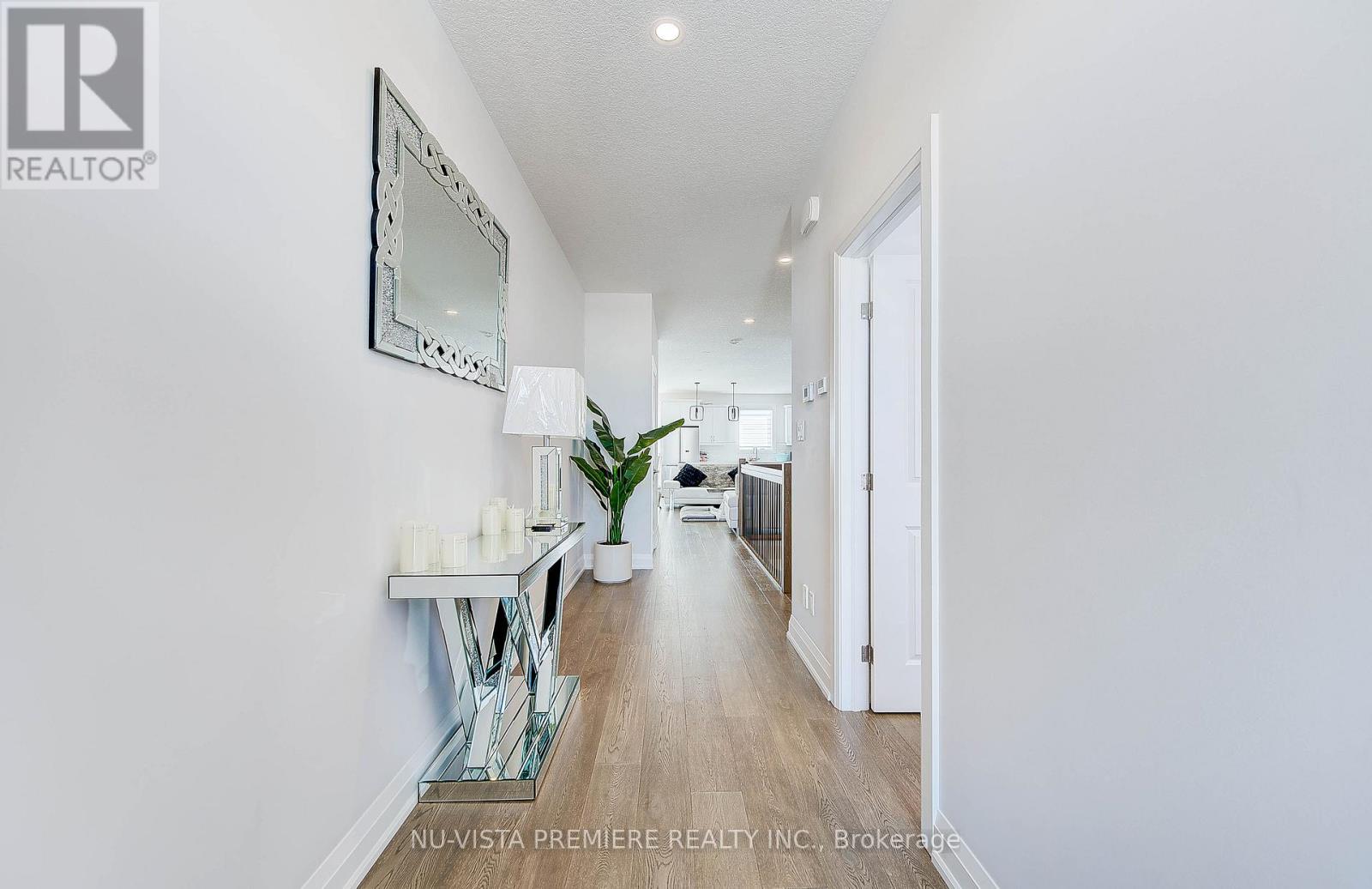Photo 7 of 44 for 69 - 383 Daventry Way