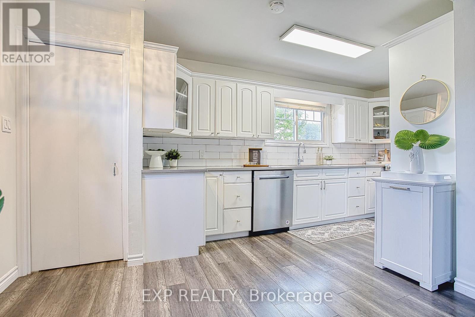45 Whyte Avenue N, Thorold (Thorold Downtown), Ontario  L2V 2T6 - Photo 8 - X12209288