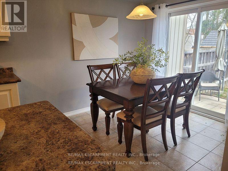 12 Lynch Crescent, Hamilton (Binbrook), Ontario  L3W 1G8 - Photo 10 - X12209313