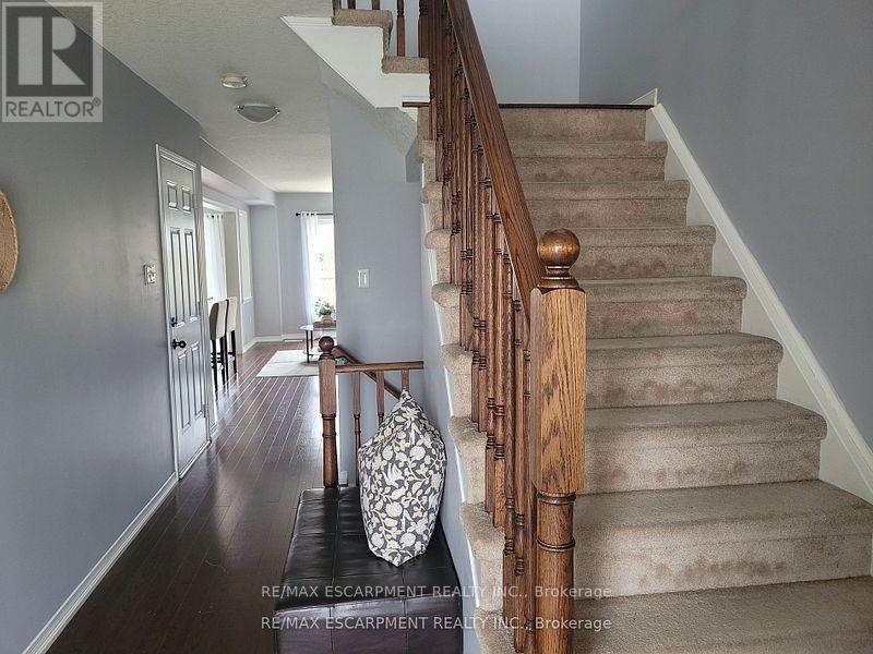 12 Lynch Crescent, Hamilton (Binbrook), Ontario  L3W 1G8 - Photo 12 - X12209313