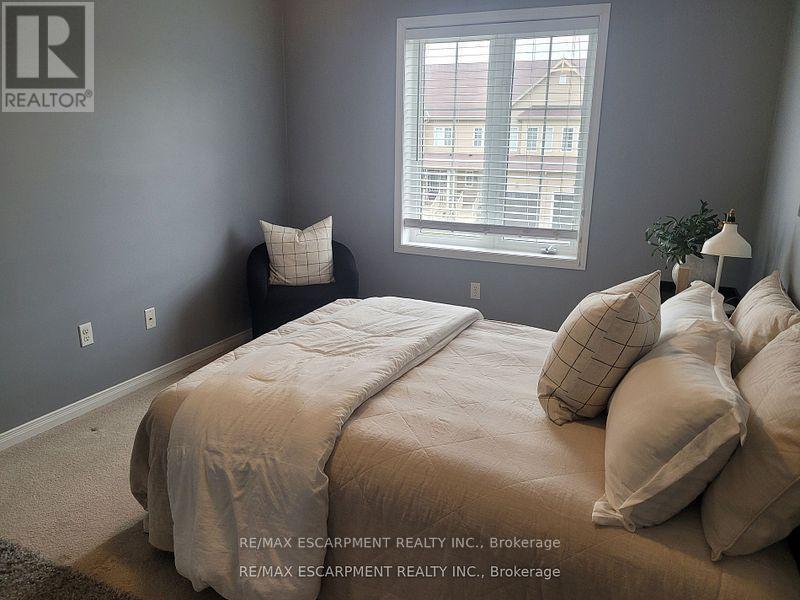 12 Lynch Crescent, Hamilton (Binbrook), Ontario  L3W 1G8 - Photo 13 - X12209313
