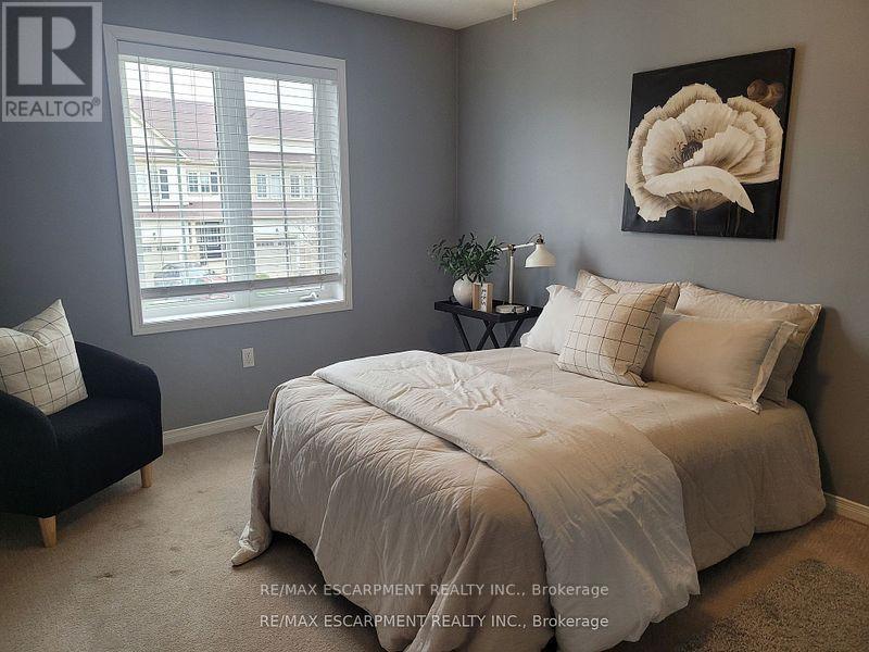 12 Lynch Crescent, Hamilton (Binbrook), Ontario  L3W 1G8 - Photo 14 - X12209313