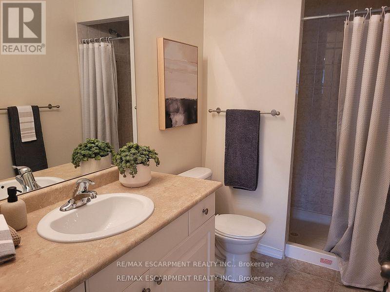 12 Lynch Crescent, Hamilton (Binbrook), Ontario  L3W 1G8 - Photo 16 - X12209313