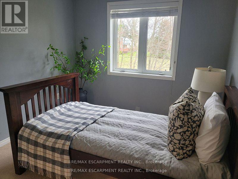 12 Lynch Crescent, Hamilton (Binbrook), Ontario  L3W 1G8 - Photo 21 - X12209313