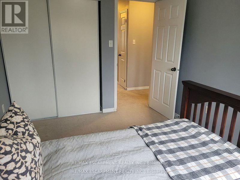 12 Lynch Crescent, Hamilton (Binbrook), Ontario  L3W 1G8 - Photo 22 - X12209313