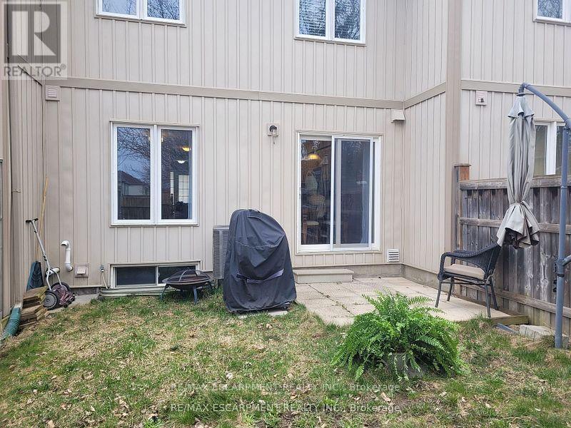 12 Lynch Crescent, Hamilton (Binbrook), Ontario  L3W 1G8 - Photo 31 - X12209313