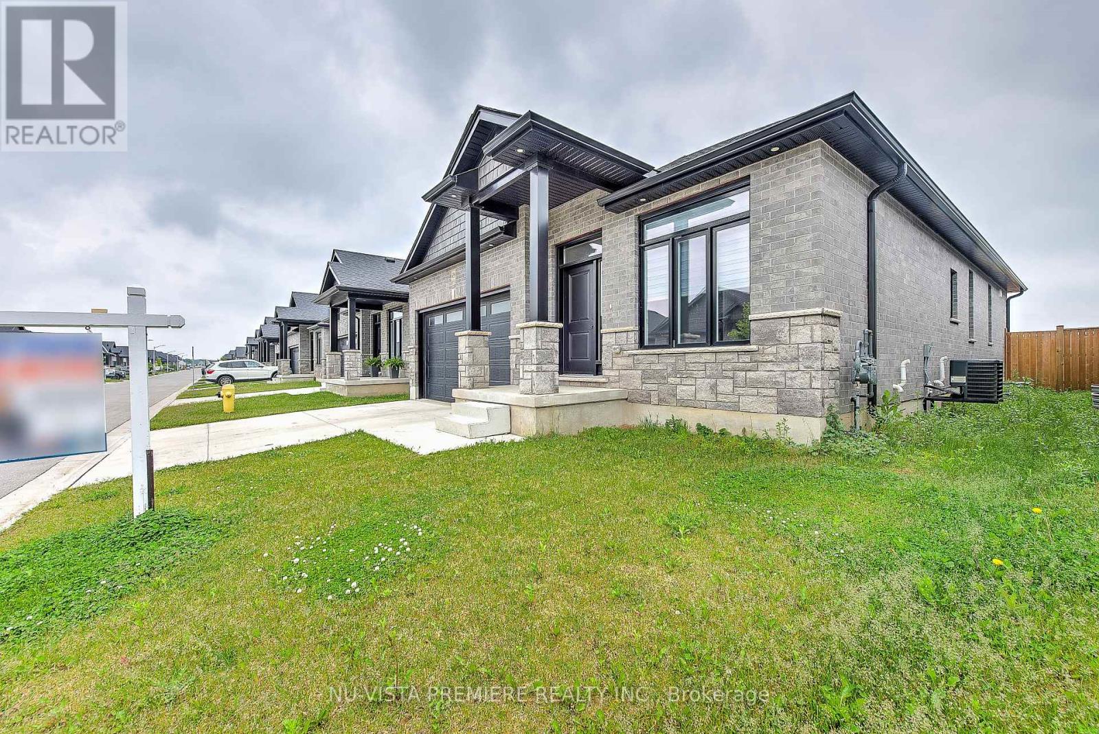69 - 383 Daventry Way, Middlesex Centre (Kilworth), Ontario  N0L 1R0 - Photo 3 - X11986640