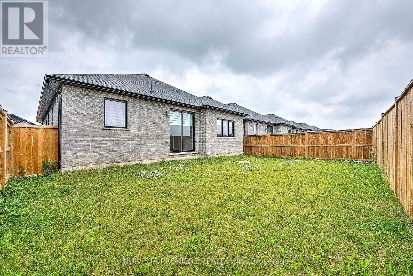 69 - 383 Daventry Way, Middlesex Centre (Kilworth), Ontario  N0L 1R0 - Photo 42 - X11986640