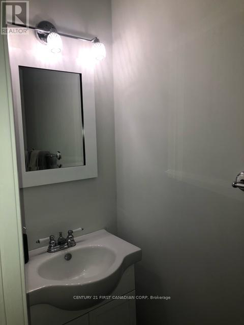 Photo 4 of 25 for 15 - 166 Southdale Road W