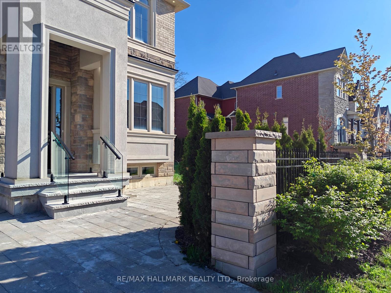 51a Puccini Drive, Richmond Hill, Ontario  L4E 2Y6 - Photo 3 - N12150100