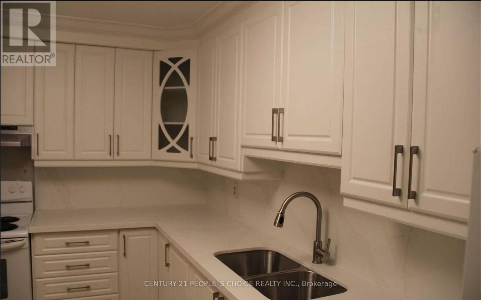 15 - 3308 The Credit Woodlands, Mississauga, Ontario  L5C 2J8 - Photo 4 - W12190555