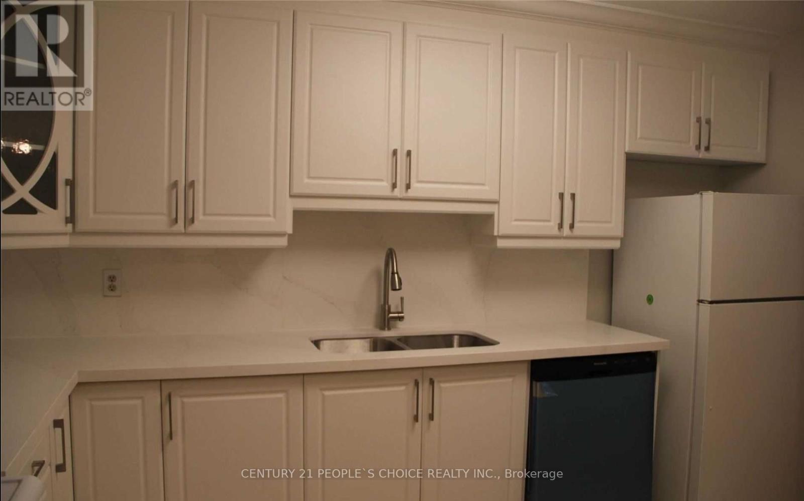 15 - 3308 The Credit Woodlands, Mississauga, Ontario  L5C 2J8 - Photo 3 - W12190555