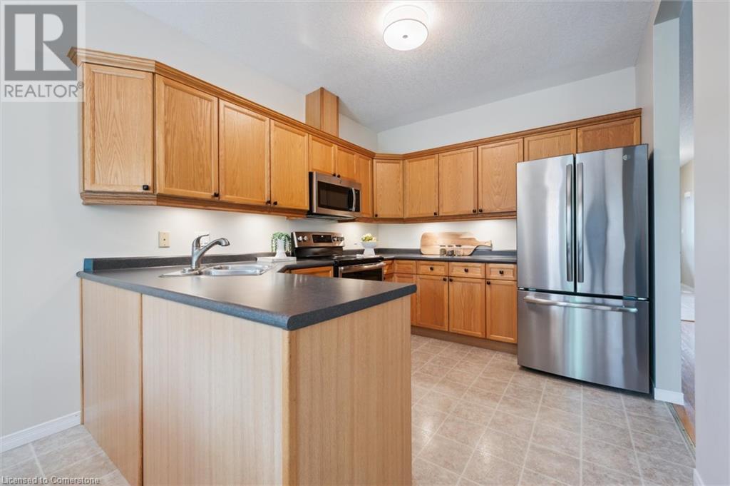 900 Doon Village Road Unit# 10, Kitchener, Ontario  N2P 1A4 - Photo 9 - 40739408