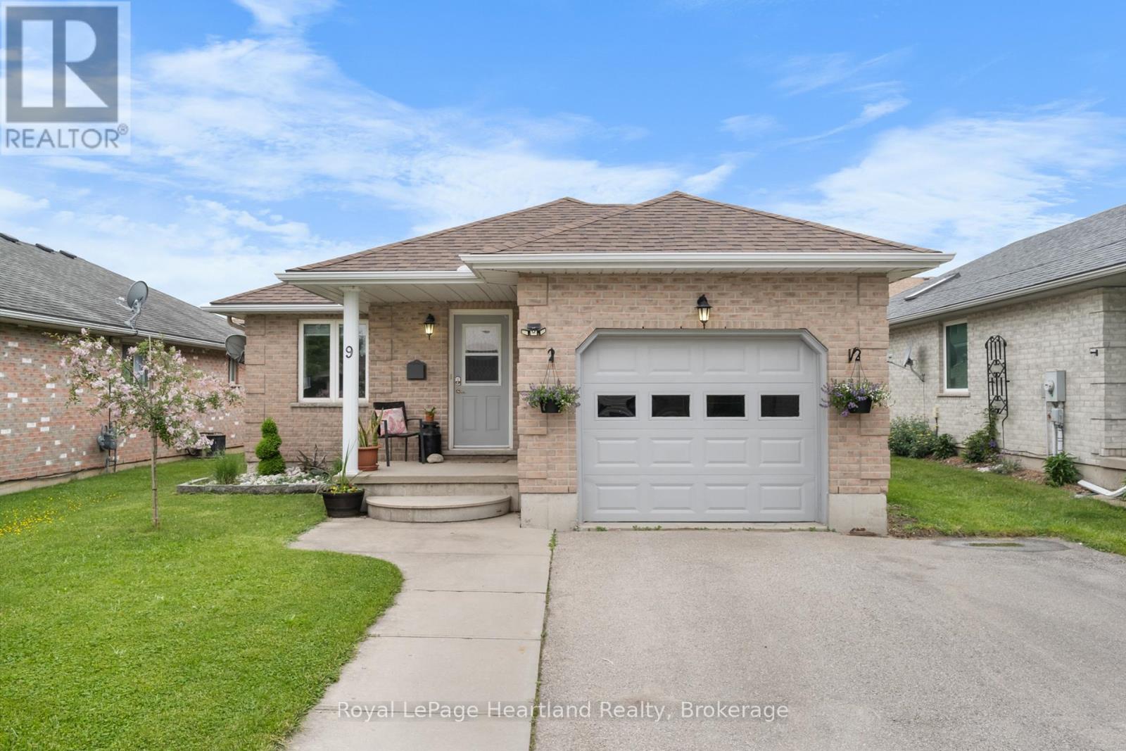 9 PARKHAVEN CRESCENT, St. Marys, Ontario