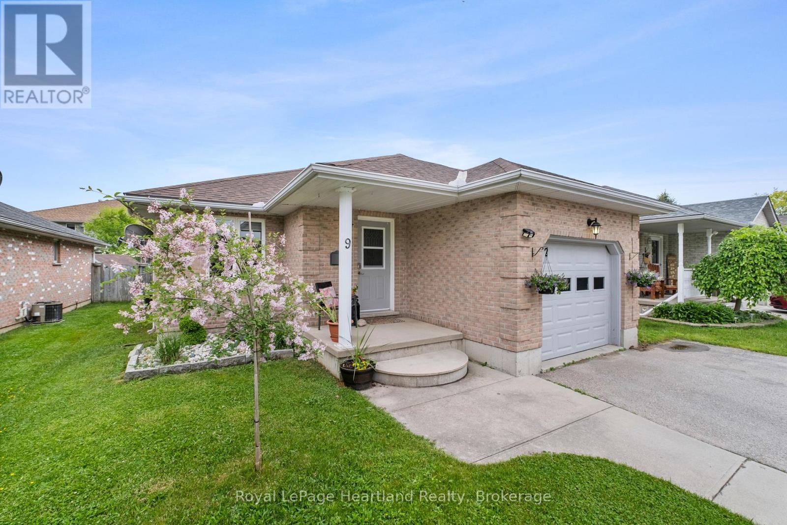 9 Parkhaven Crescent, St. Marys, Ontario  N4X 1E7 - Photo 2 - X12209593