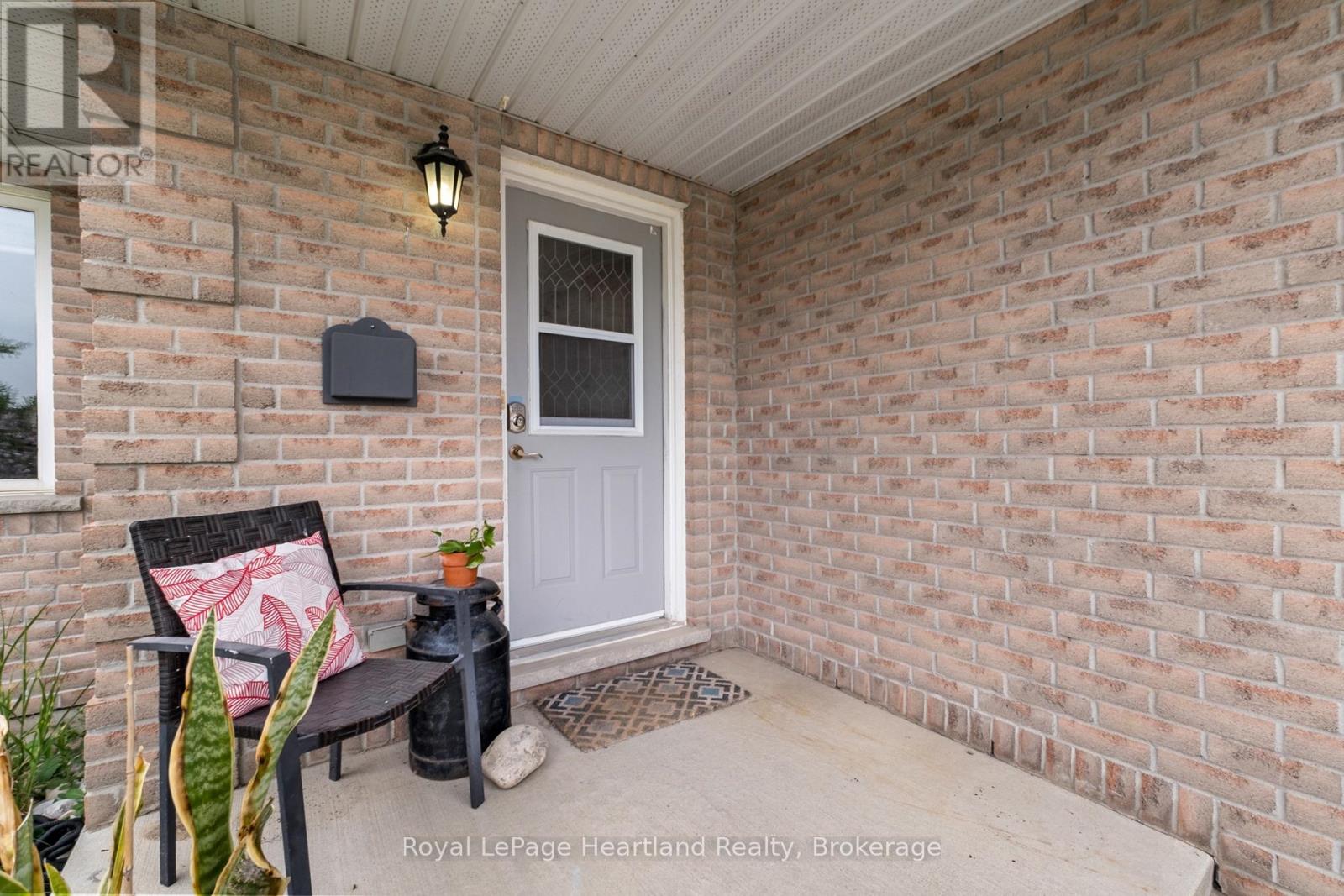 9 Parkhaven Crescent, St. Marys, Ontario  N4X 1E7 - Photo 4 - X12209593