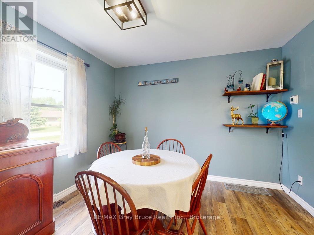 864 16th Street W, Georgian Bluffs, Ontario  N4K 6V5 - Photo 8 - X12209618