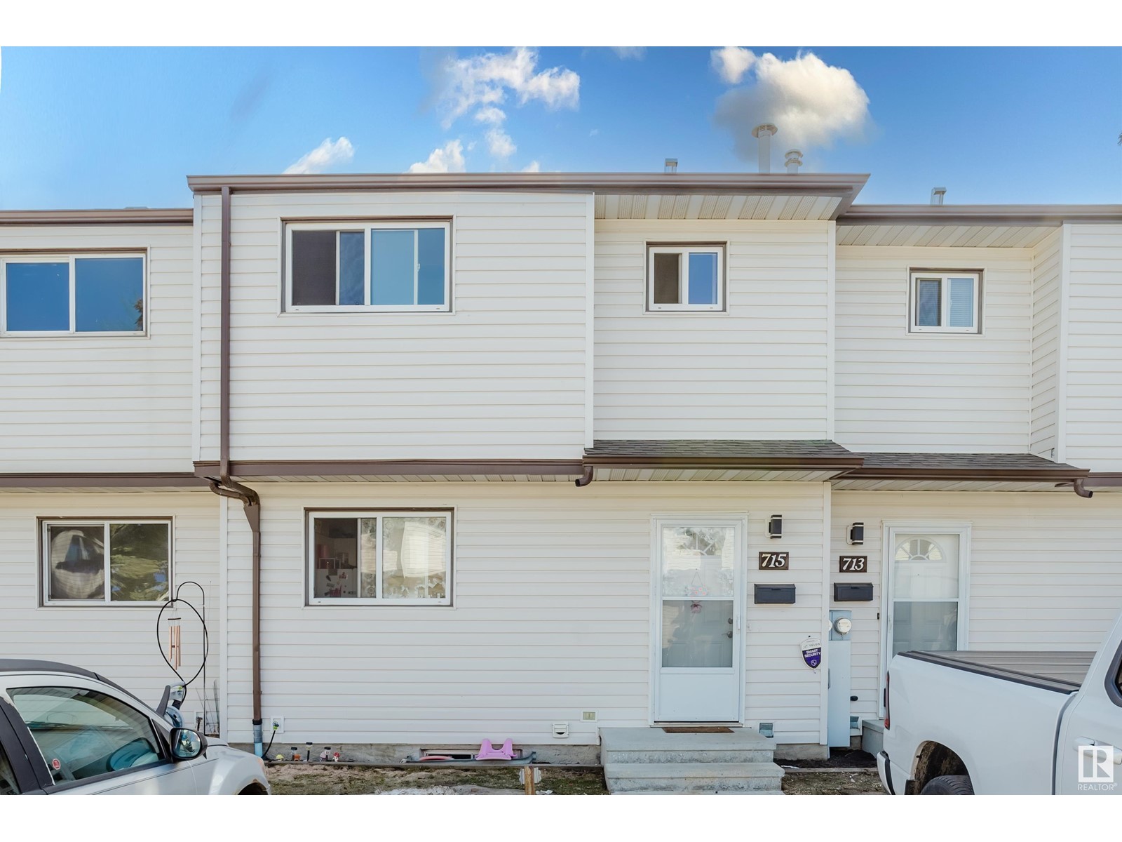 Property at 715 CLAREVIEW RD NW image 3