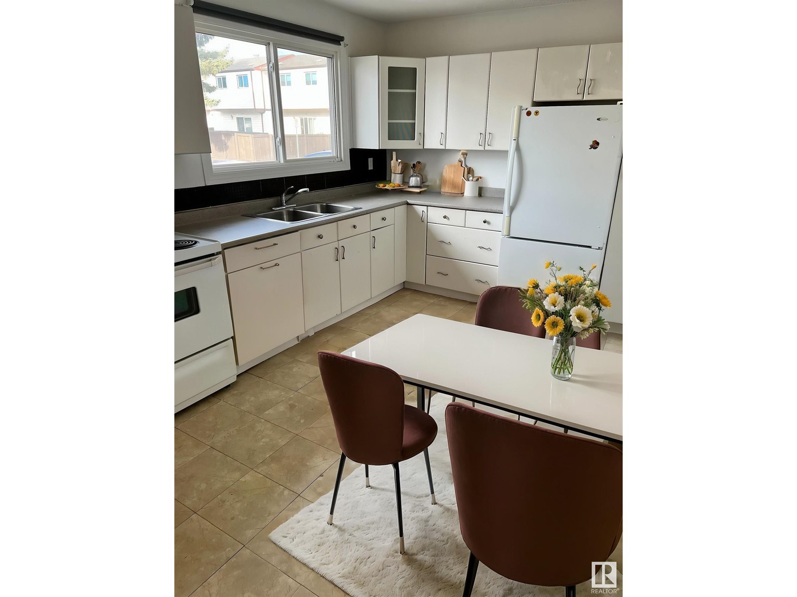 Property at 715 CLAREVIEW RD NW image 5