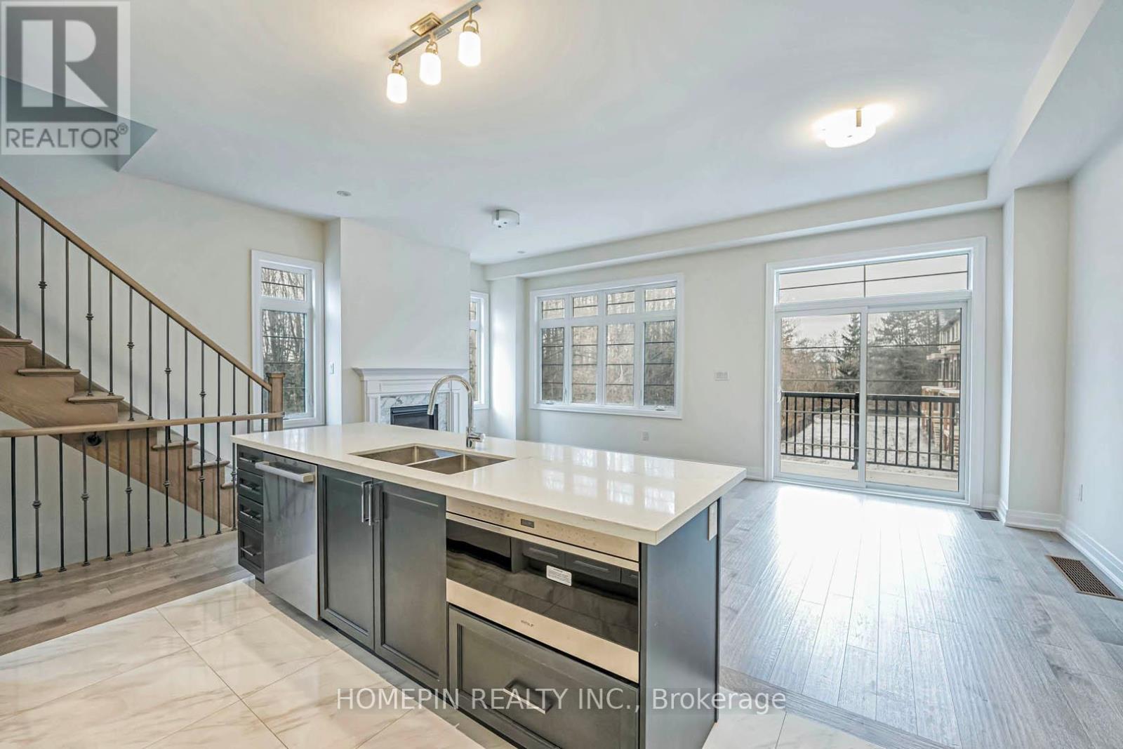 8 Gardeners Lane, Markham, Ontario  L6C 3L5 - Photo 10 - N12069814