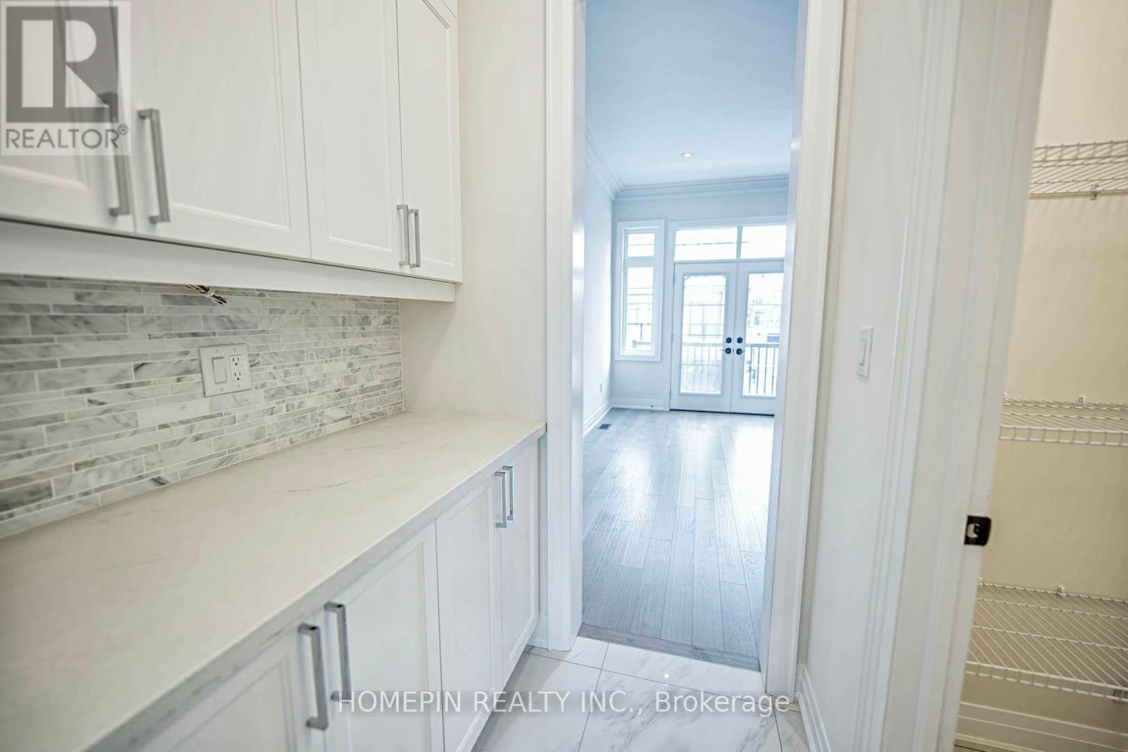 8 Gardeners Lane, Markham, Ontario  L6C 3L5 - Photo 6 - N12069814