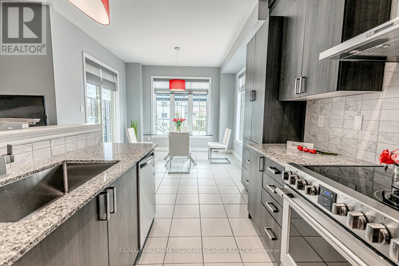 4 Greenwood Drive, Essa, Ontario  L3W 0N5 - Photo 3 - N12064217