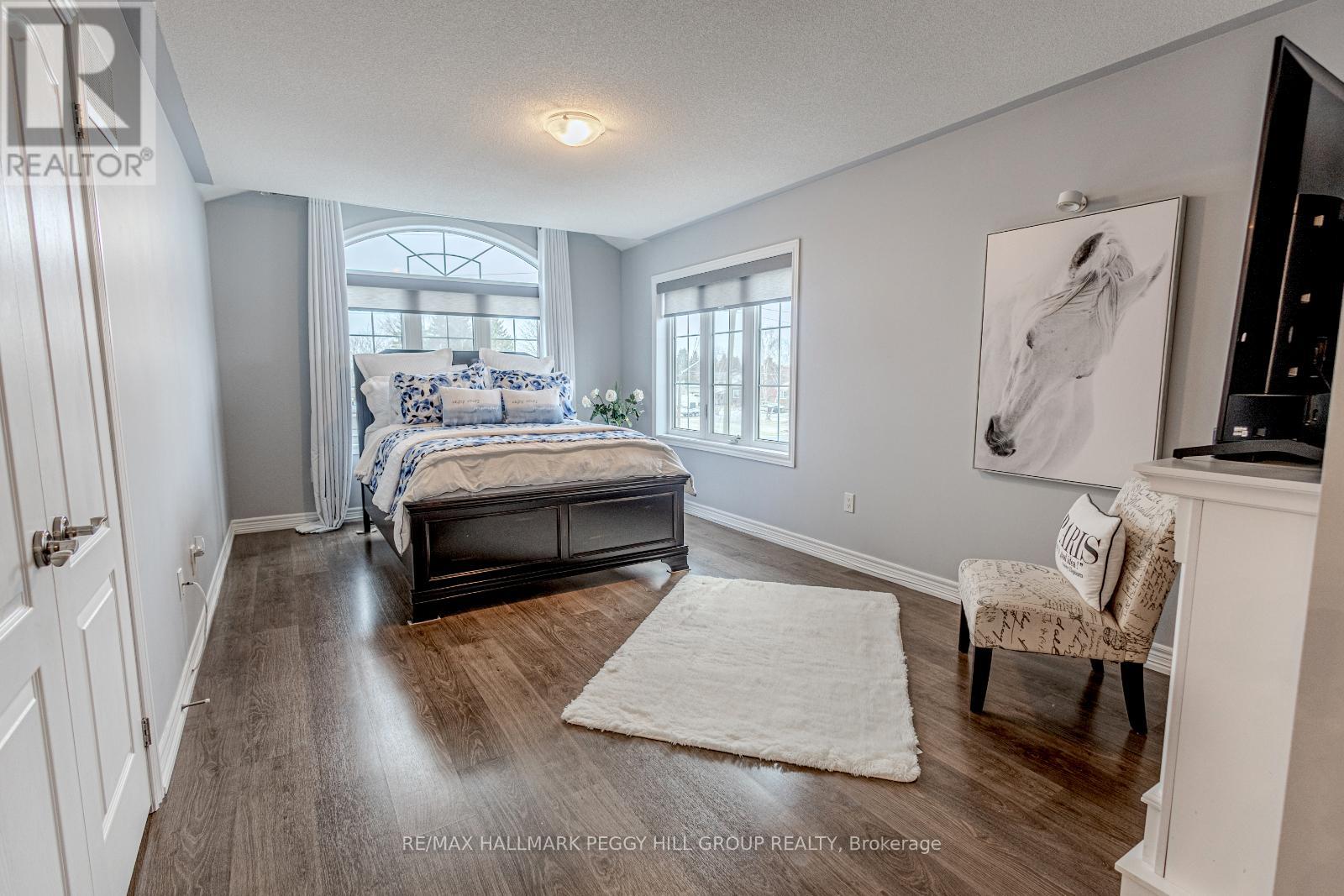 4 Greenwood Drive, Essa, Ontario  L3W 0N5 - Photo 7 - N12064217