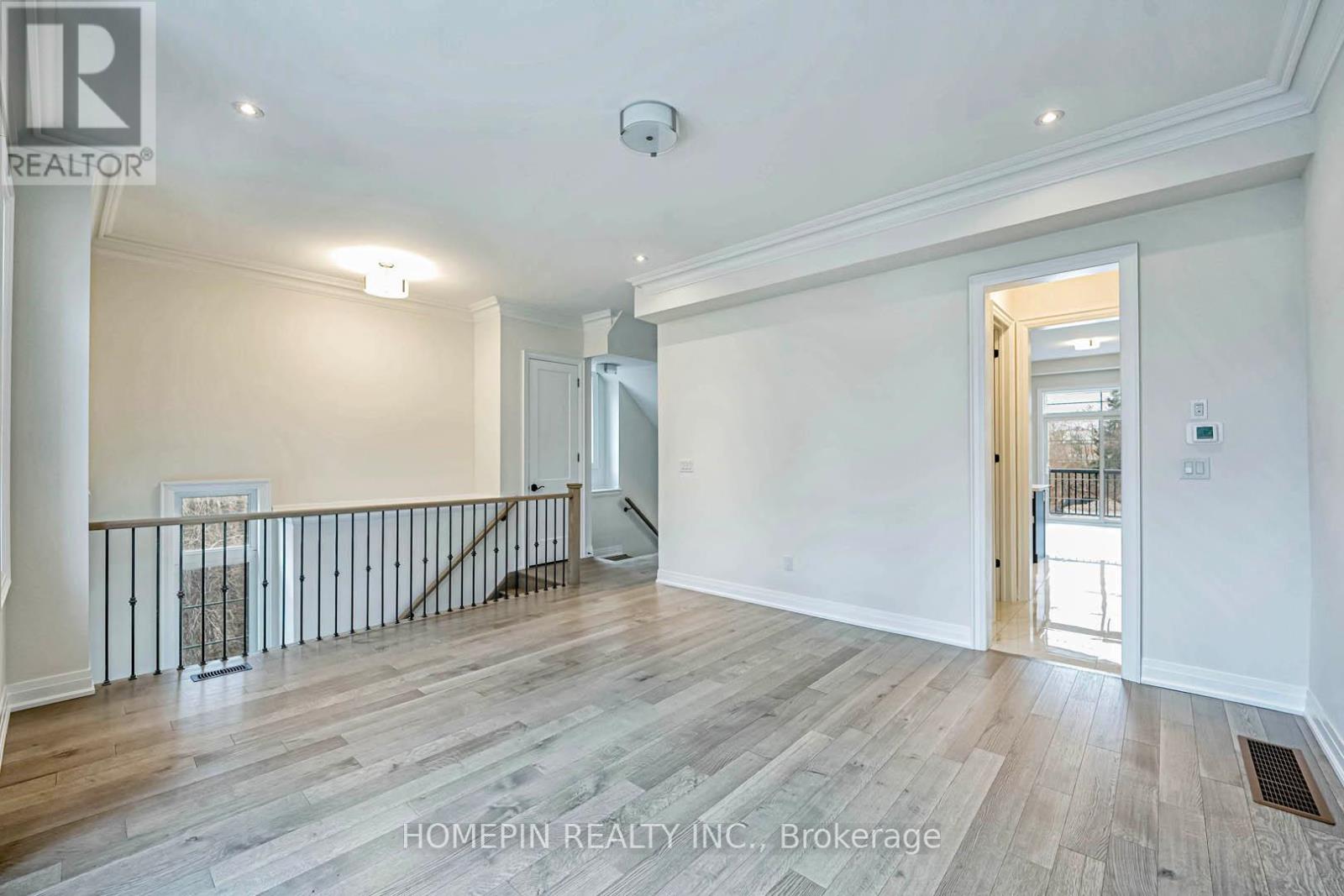 8 Gardeners Lane, Markham, Ontario  L6C 3L5 - Photo 5 - N12069814