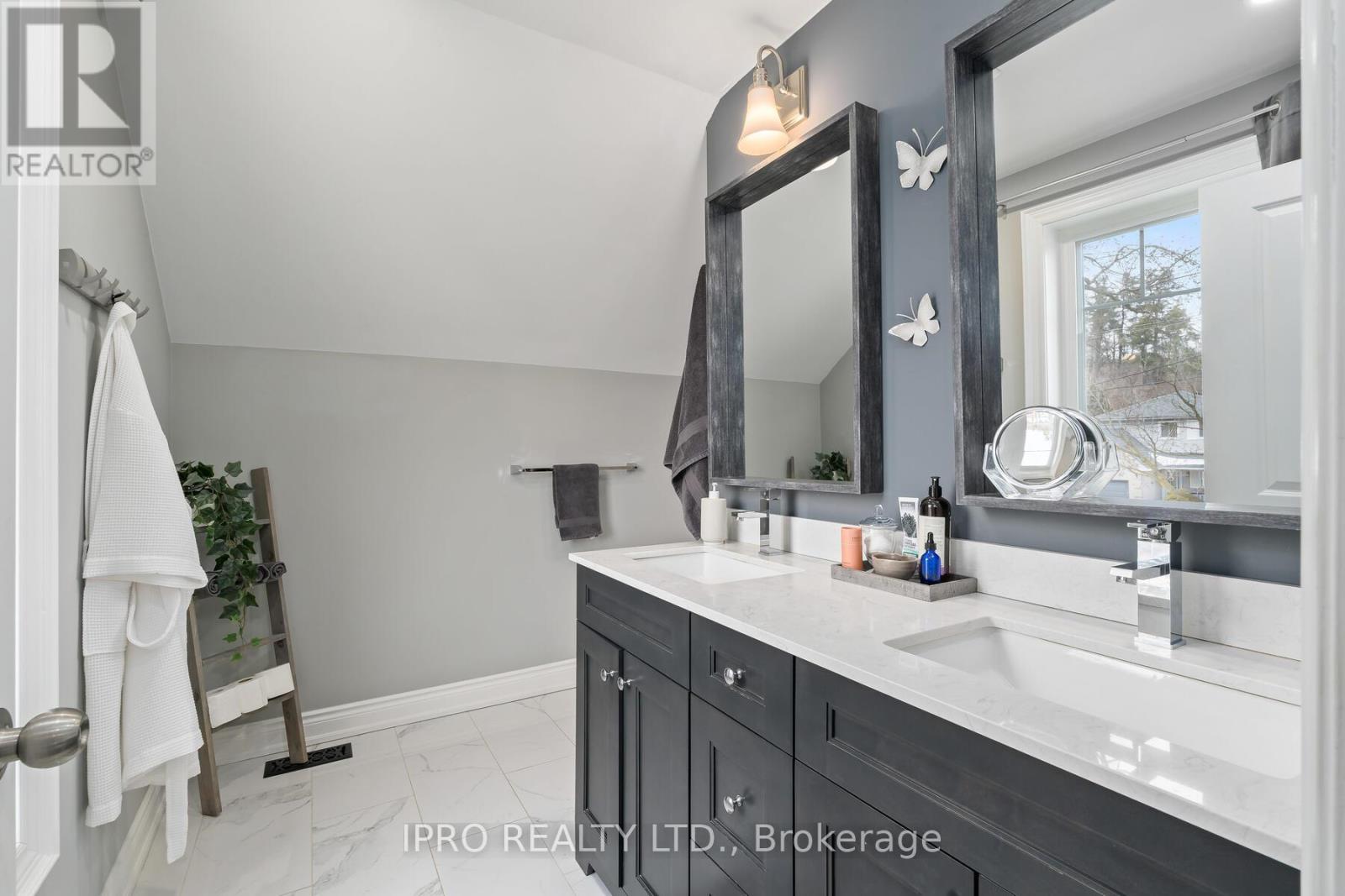 89 John Street, Halton Hills (Georgetown), Ontario  L7G 2J9 - Photo 19 - W12083795