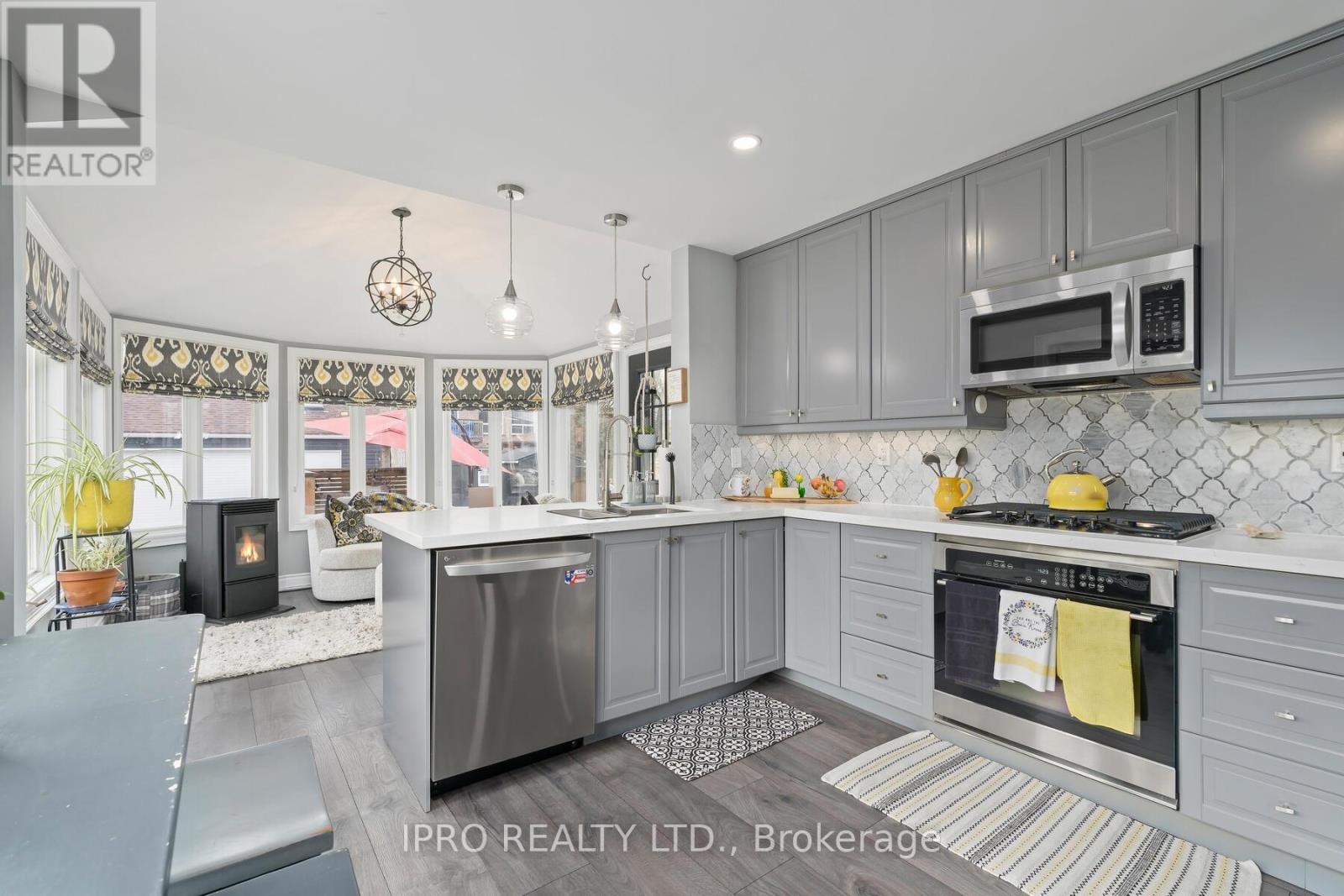 89 John Street, Halton Hills (Georgetown), Ontario  L7G 2J9 - Photo 9 - W12083795