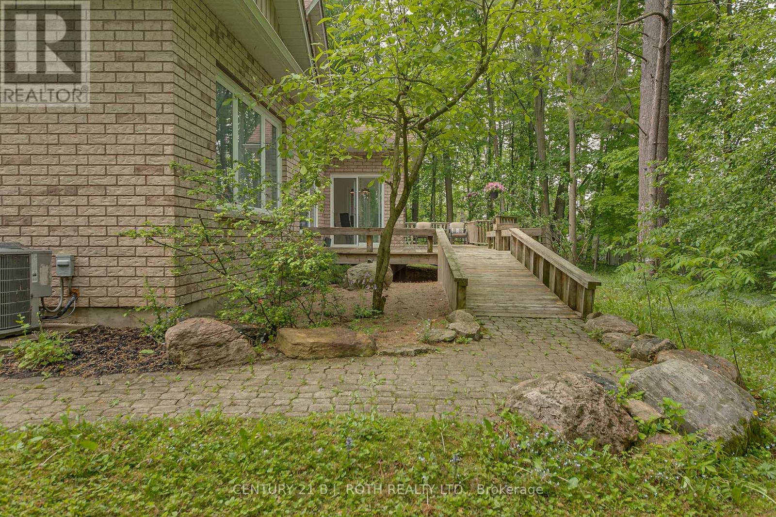 3925 Algoma Avenue, Innisfil, Ontario  L9S 2M4 - Photo 11 - N12205160