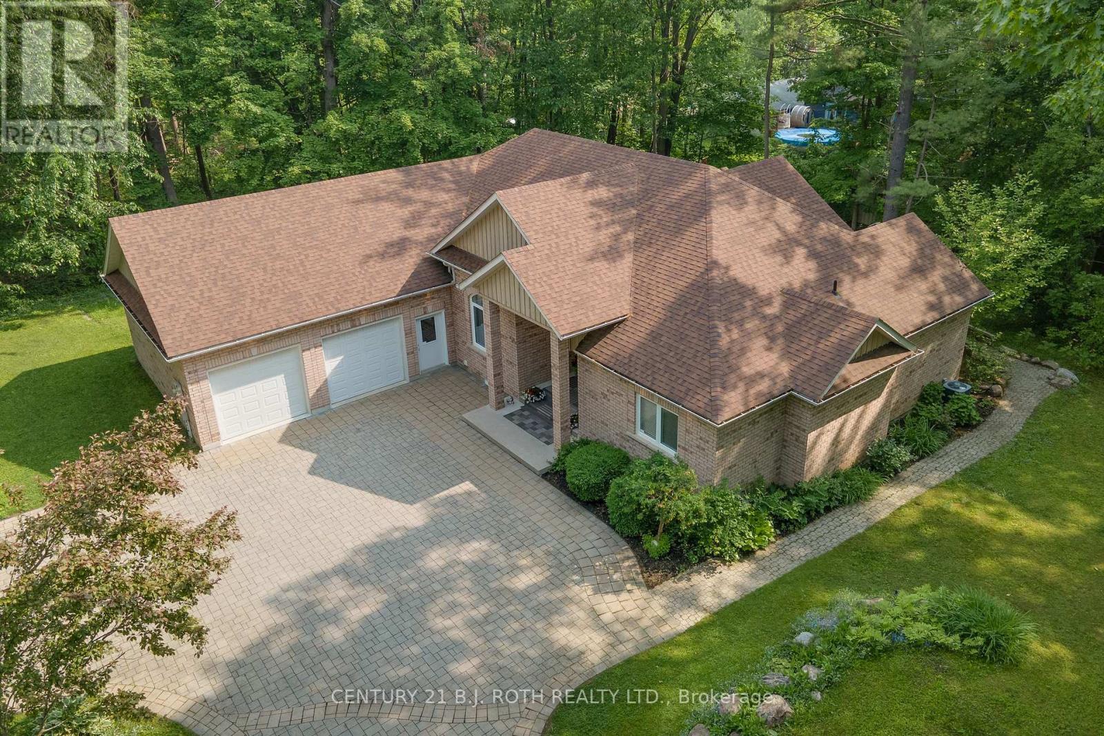 3925 Algoma Avenue, Innisfil, Ontario  L9S 2M4 - Photo 2 - N12205160