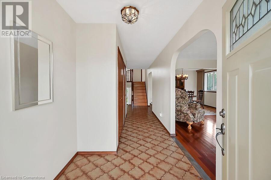 10 Peacock Place, Hamilton, Ontario  L9A 4Z2 - Photo 8 - 40732523