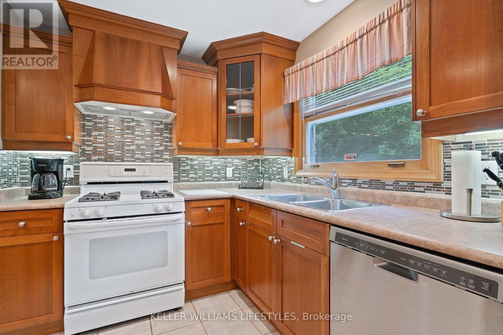 836 Westbury Crescent, London South, Ontario  N6J 3C9 - Photo 17 - X12209249