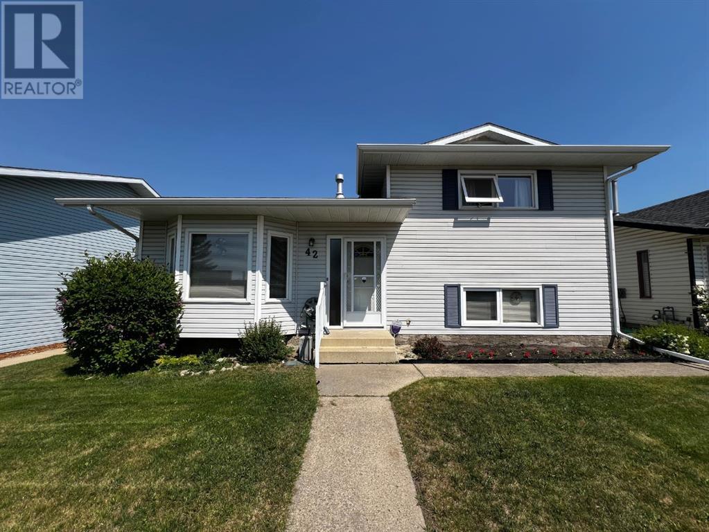 42 Dunlop Street, Red Deer, Alberta  T4R 2G7 - Photo 1 - A2229597