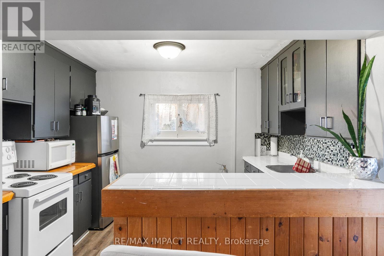 18 Spencer Street W, Cobourg, Ontario  K9A 2G3 - Photo 32 - X12207309