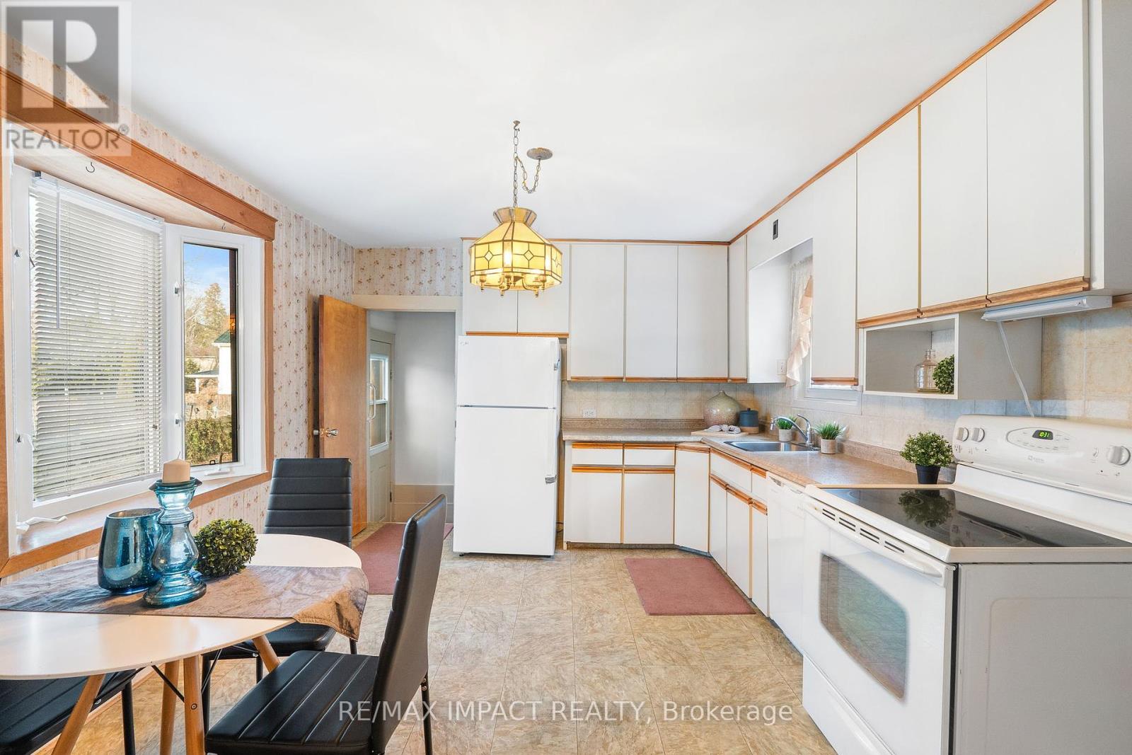 18 Spencer Street W, Cobourg, Ontario  K9A 2G3 - Photo 5 - X12207309