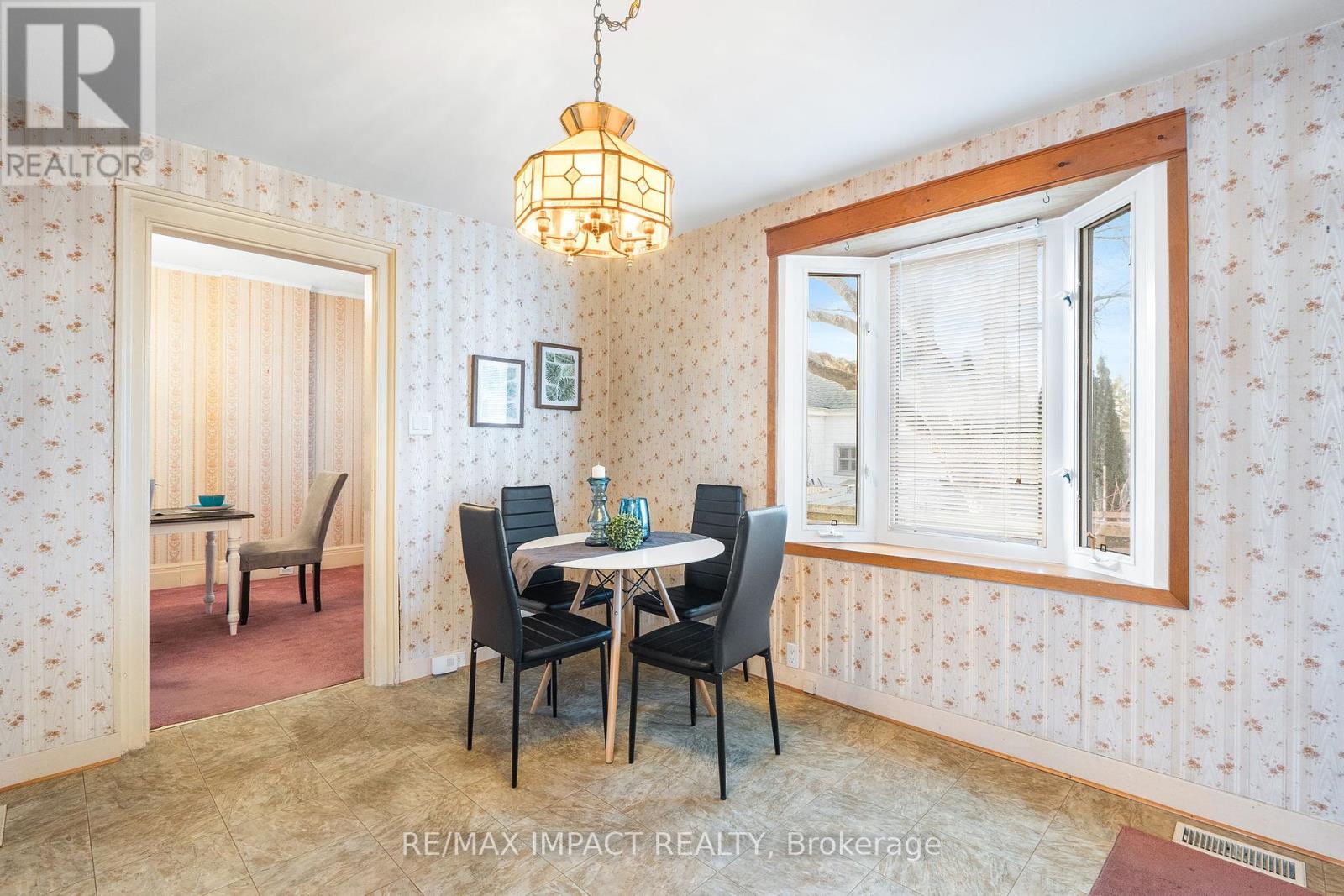 18 Spencer Street W, Cobourg, Ontario  K9A 2G3 - Photo 7 - X12207309