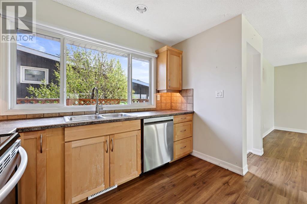 207 Lake Ontario Place Se, Calgary, Alberta  T2J 4Y5 - Photo 6 - A2221321