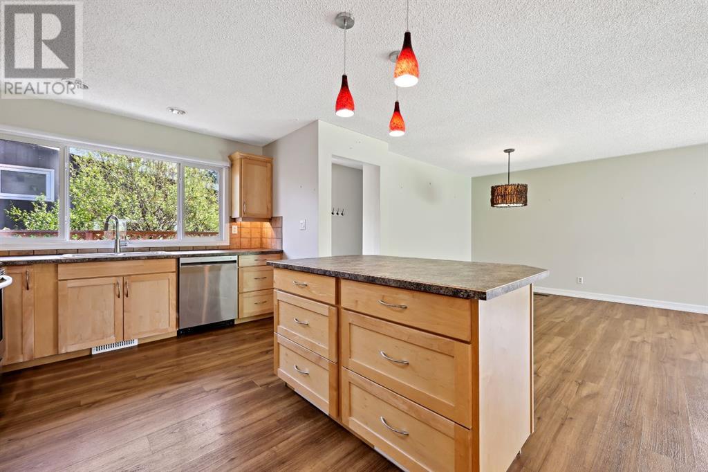 207 Lake Ontario Place Se, Calgary, Alberta  T2J 4Y5 - Photo 7 - A2221321
