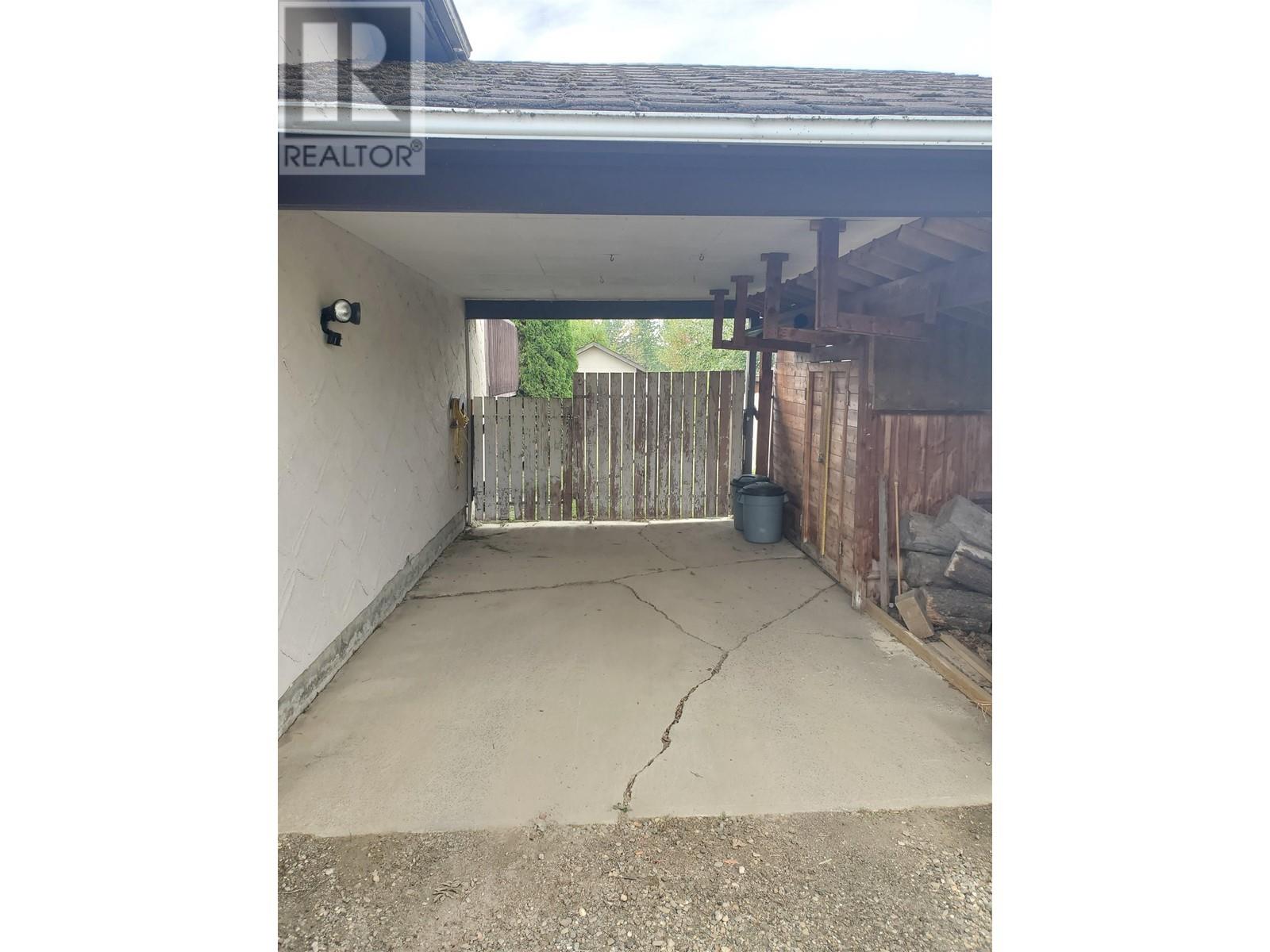 27 Manson Crescent, Mackenzie, British Columbia  V0J 2C0 - Photo 3 - R3012570