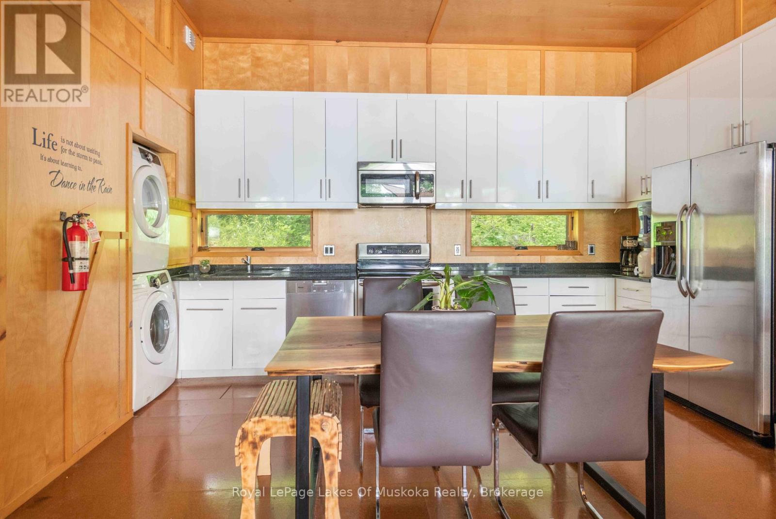 484 Big Island S, Huntsville, Ontario  P1H 2J3 - Photo 8 - X12206776