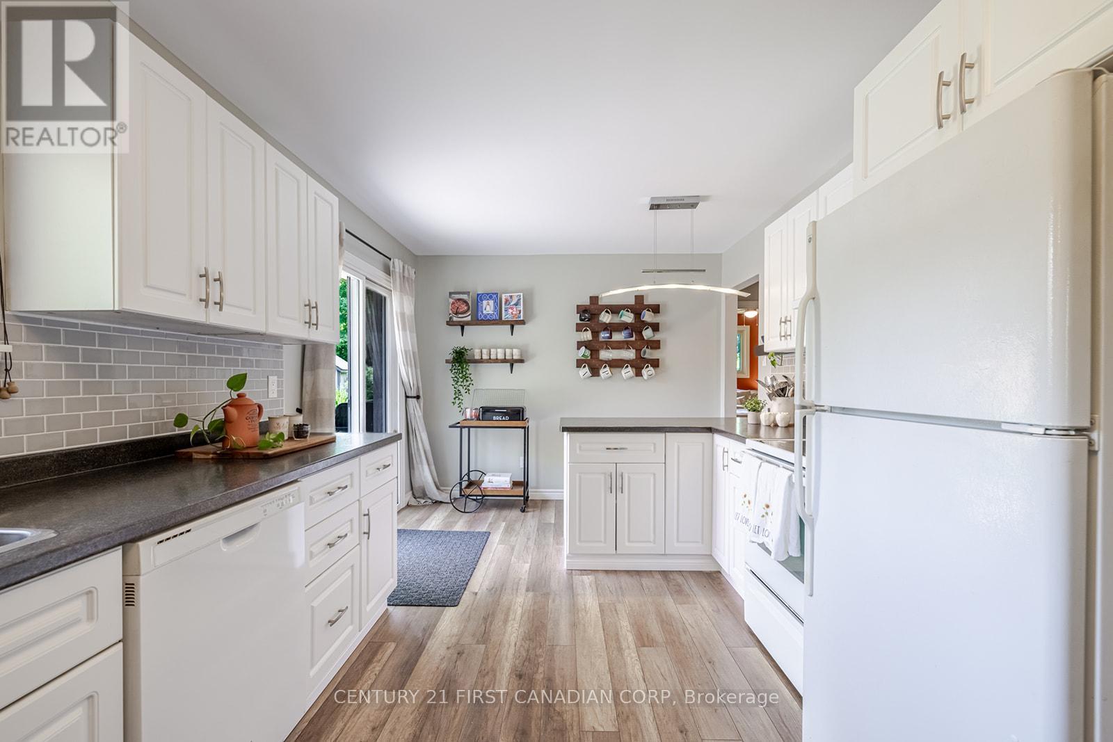 45 Downing Crescent, London South (South S), Ontario  N6C 3C7 - Photo 13 - X12209457