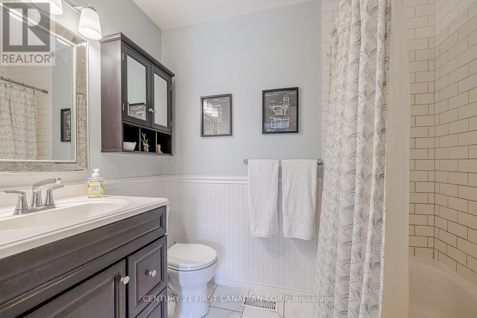 45 Downing Crescent, London South (South S), Ontario  N6C 3C7 - Photo 18 - X12209457