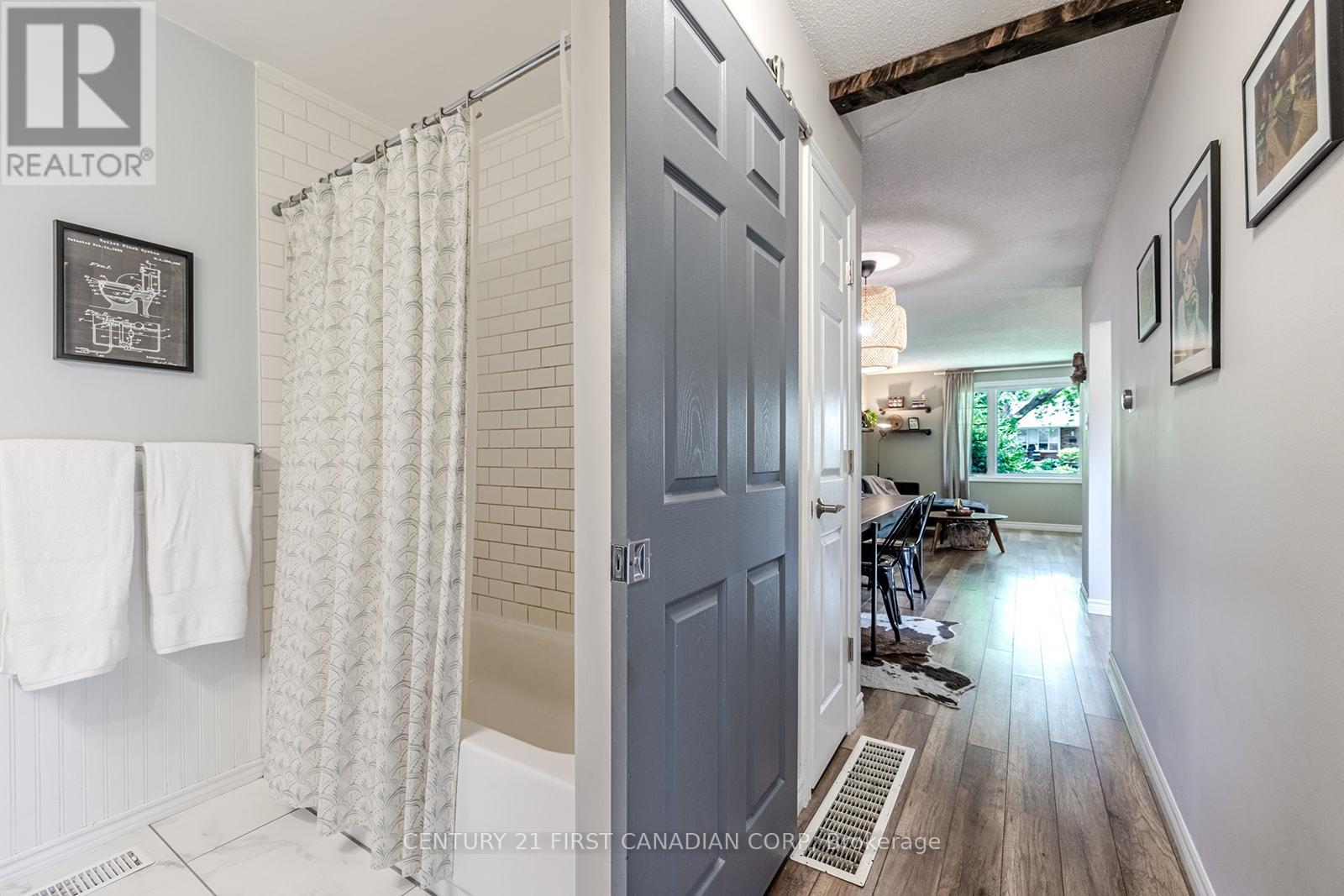 45 Downing Crescent, London South (South S), Ontario  N6C 3C7 - Photo 19 - X12209457