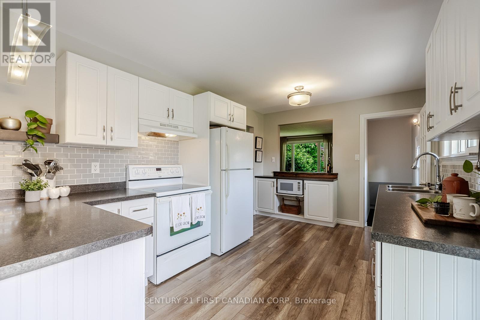 45 Downing Crescent, London South (South S), Ontario  N6C 3C7 - Photo 12 - X12209457