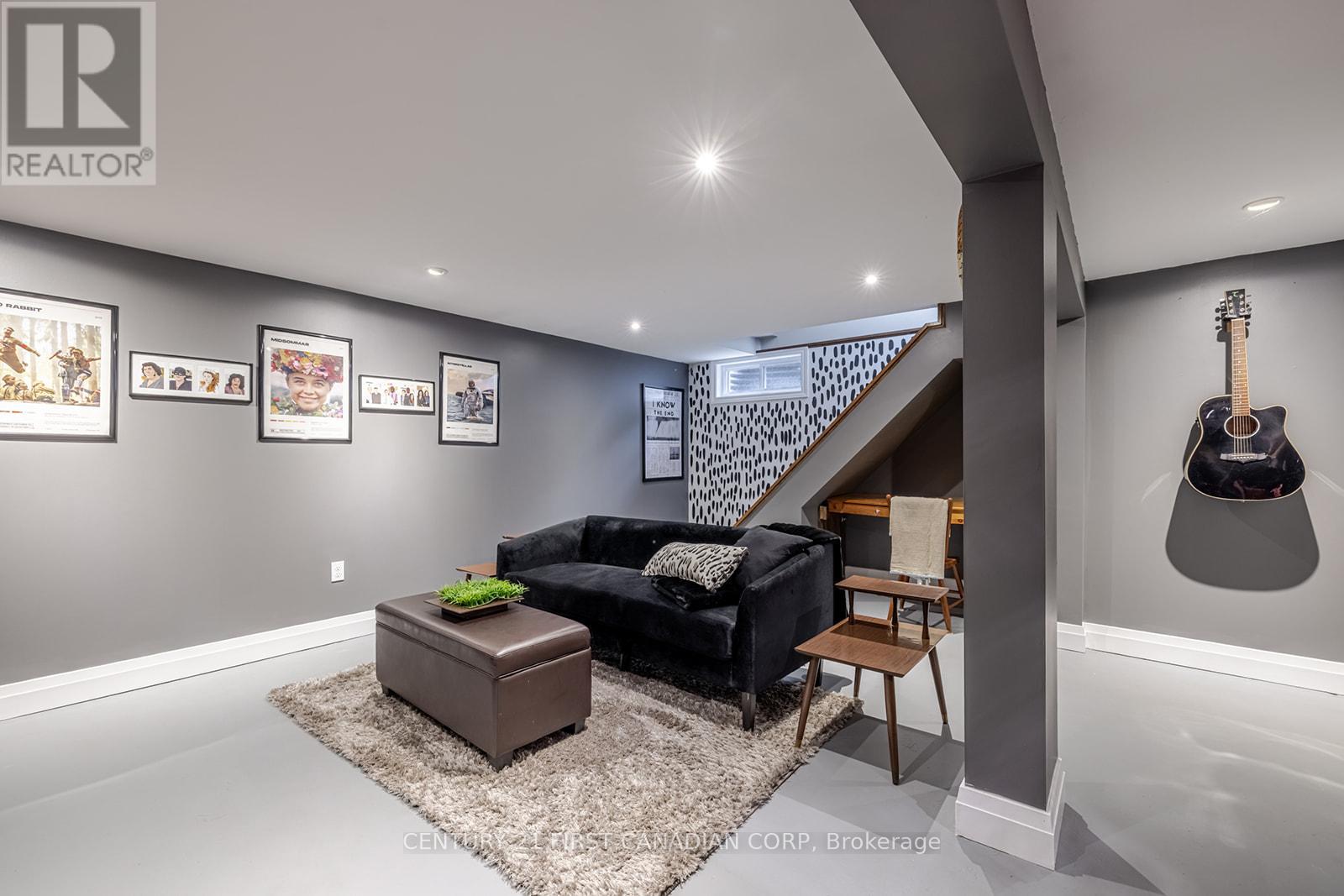 45 Downing Crescent, London South (South S), Ontario  N6C 3C7 - Photo 22 - X12209457