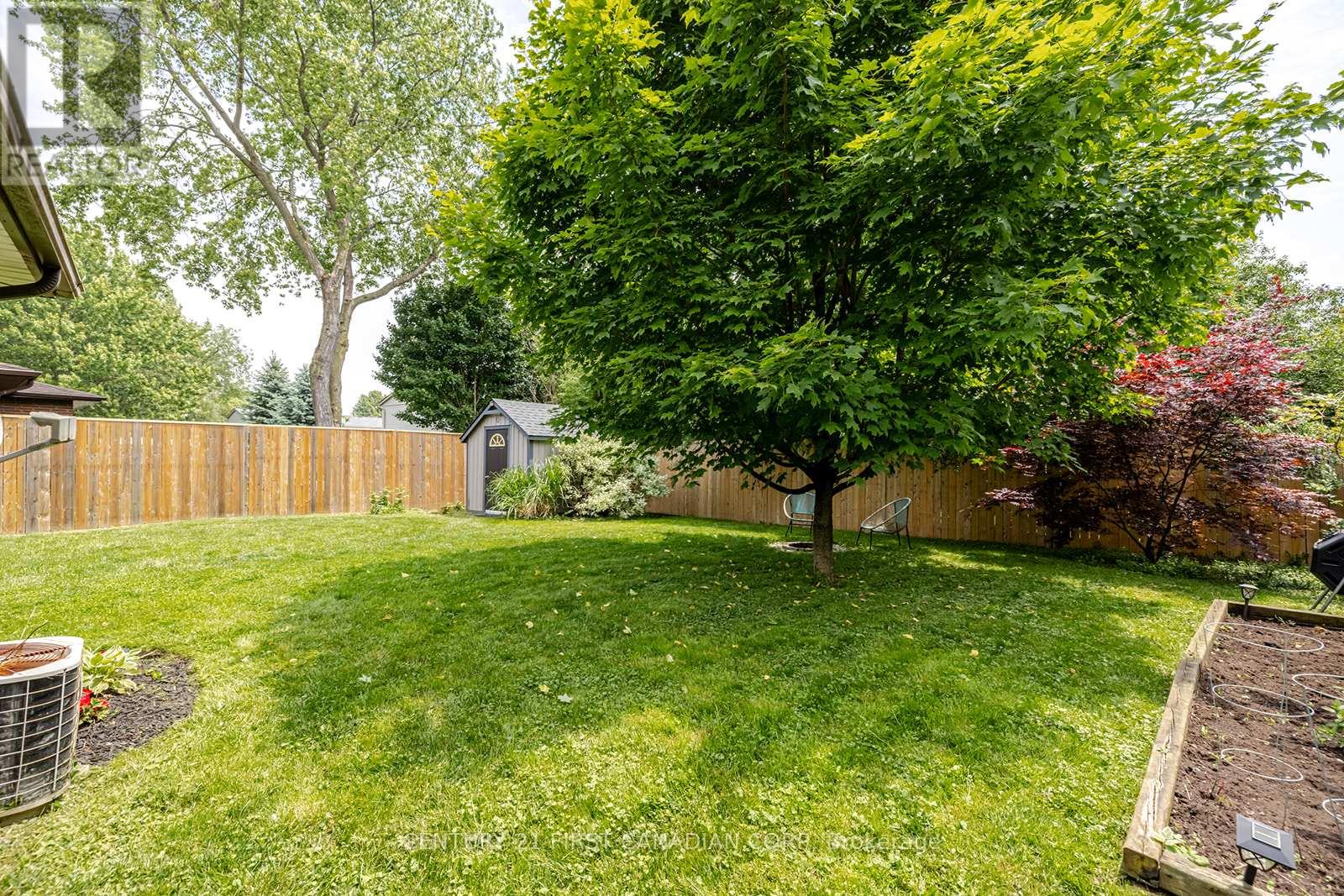 45 Downing Crescent, London South (South S), Ontario  N6C 3C7 - Photo 32 - X12209457