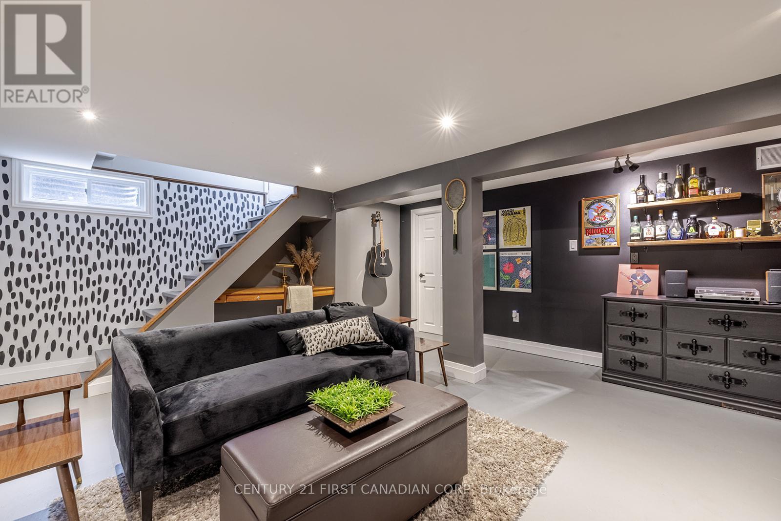 45 Downing Crescent, London South (South S), Ontario  N6C 3C7 - Photo 21 - X12209457